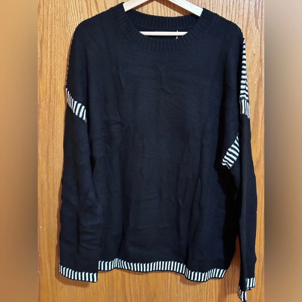 Black with‎ white trim women’s sweater sz 2XL new with tags